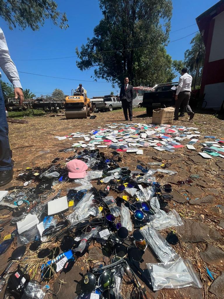 Fiscalía Especializada destruye productos falsificados de reconocidas