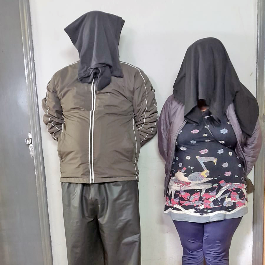 Detienen a pareja acusada de abusar sexualmente de su propia hija
